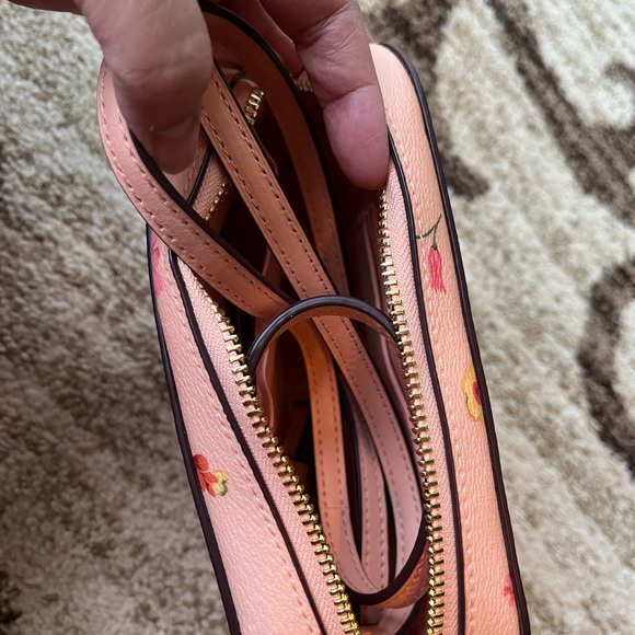 ❌SOLD❌Coach Mini Camera Bag Crossbody - Picture 5 of 6